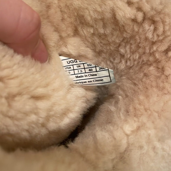 Womens Bailey Button Uggs (womens) - Picture 3 of 5